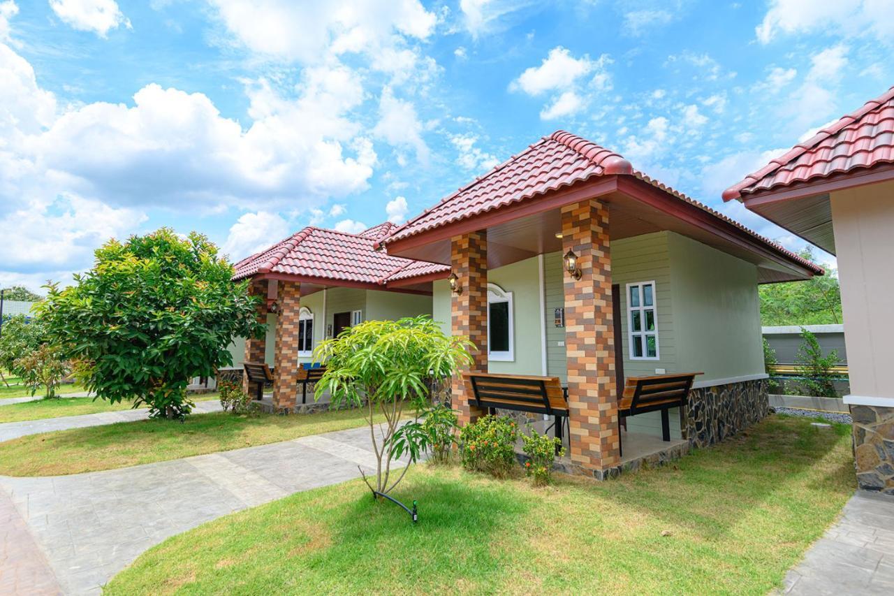 Avarin Resort Pakchong Exterior photo